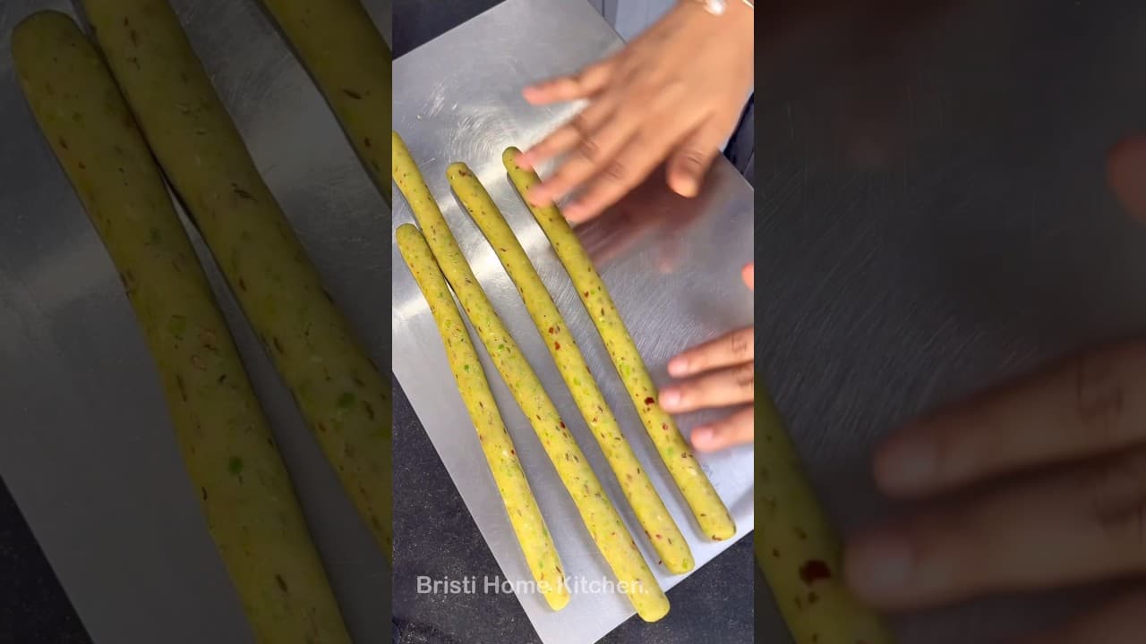 Matar se bhi ye bna sakte hai😃 #shorts #bristihomekitchen #nuggets